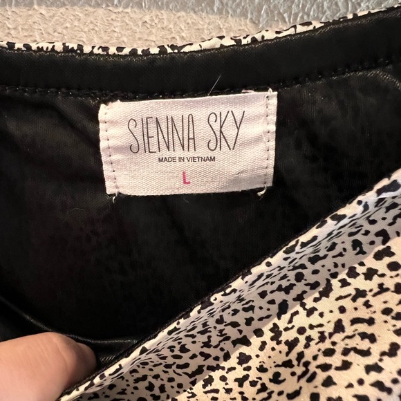 Skirt - Picture 2 of 4